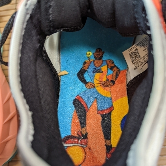 Nike Lebron  18  XVIII Low (GS) Space Jam Tune Squad . Bugs and Lebron insoles. - Picture 5 of 9